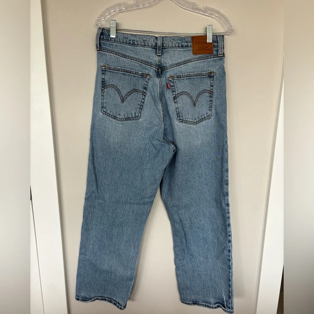 Levi's Classic Ribcage Straight Ankle Jeans in Light Blue Denim 161 - Picture 2 of 8